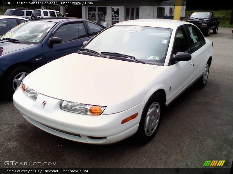 Bright White / Gray 2000 Saturn S Series SL2 Sedan