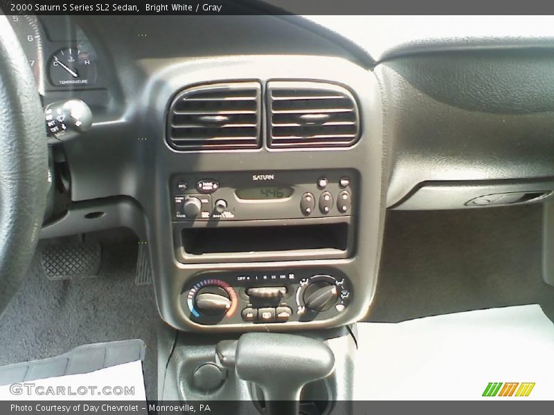 Bright White / Gray 2000 Saturn S Series SL2 Sedan