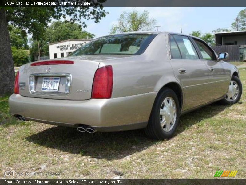 Cashmere / Shale 2004 Cadillac DeVille Sedan