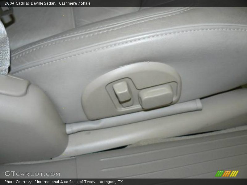 Cashmere / Shale 2004 Cadillac DeVille Sedan