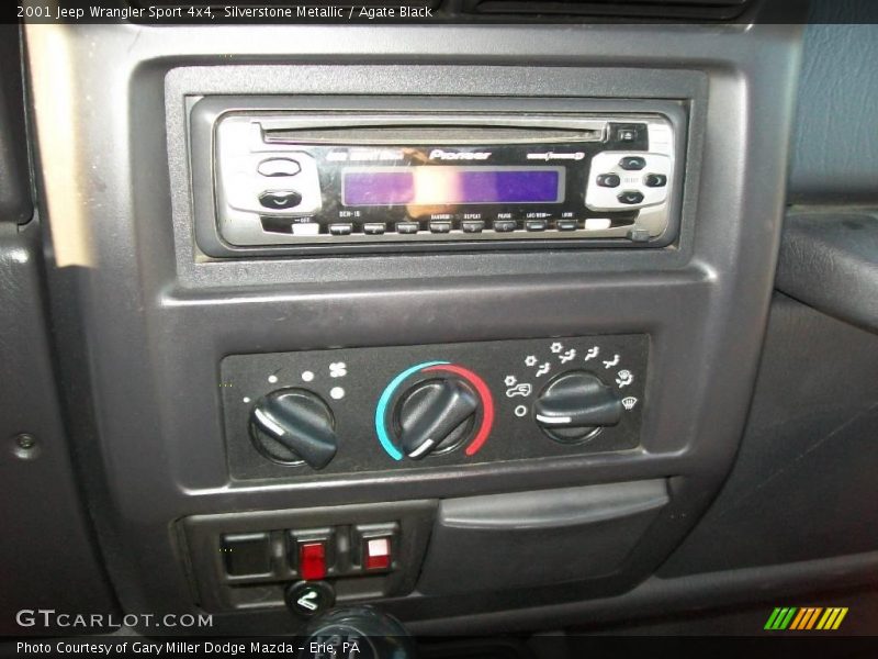 Silverstone Metallic / Agate Black 2001 Jeep Wrangler Sport 4x4