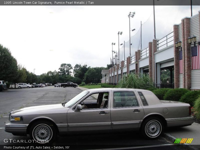 Pumice Pearl Metallic / Tan 1995 Lincoln Town Car Signature