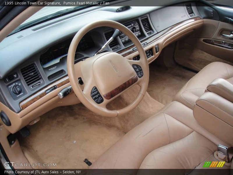 Pumice Pearl Metallic / Tan 1995 Lincoln Town Car Signature