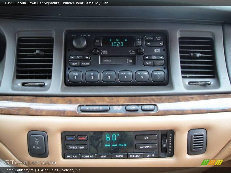 Pumice Pearl Metallic / Tan 1995 Lincoln Town Car Signature