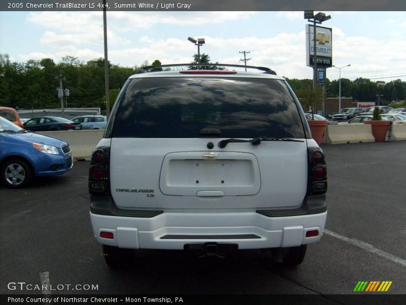 Summit White / Light Gray 2005 Chevrolet TrailBlazer LS 4x4