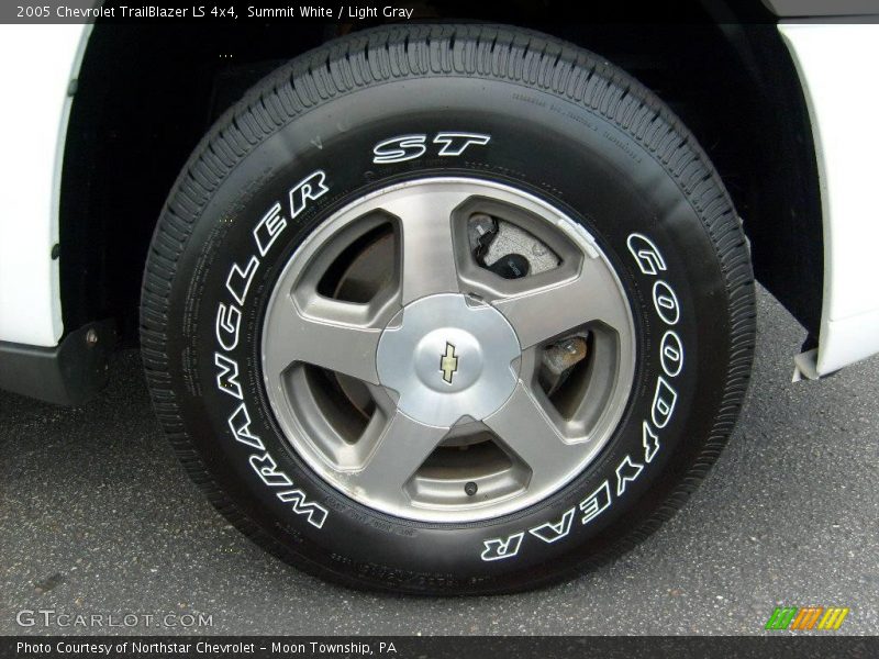Summit White / Light Gray 2005 Chevrolet TrailBlazer LS 4x4