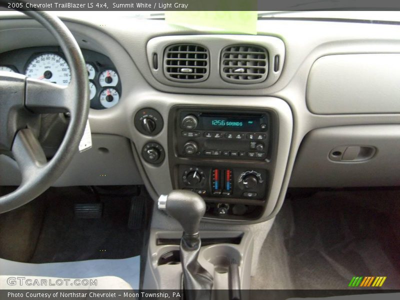 Summit White / Light Gray 2005 Chevrolet TrailBlazer LS 4x4