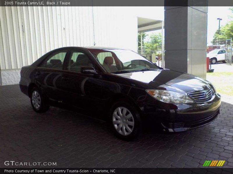 Black / Taupe 2005 Toyota Camry LE
