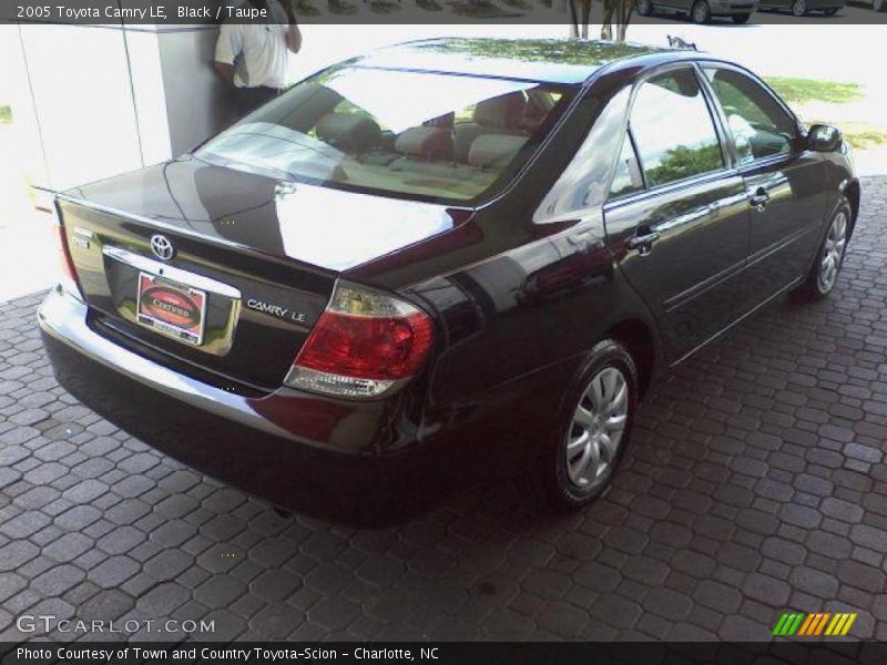 Black / Taupe 2005 Toyota Camry LE