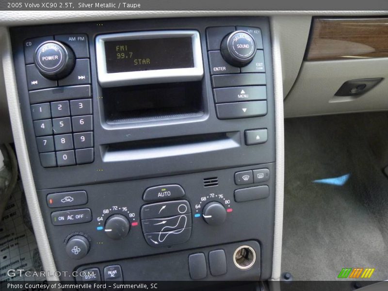 Silver Metallic / Taupe 2005 Volvo XC90 2.5T