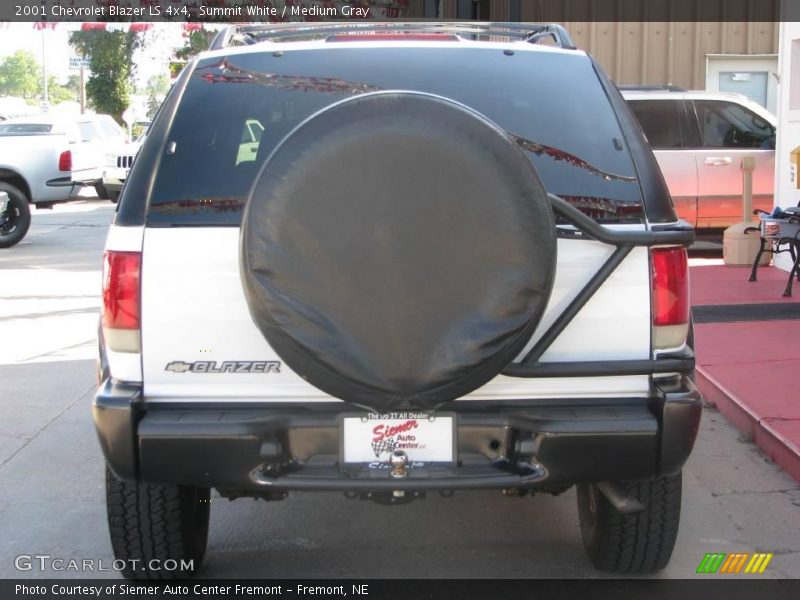 Summit White / Medium Gray 2001 Chevrolet Blazer LS 4x4