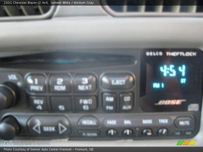 Summit White / Medium Gray 2001 Chevrolet Blazer LS 4x4