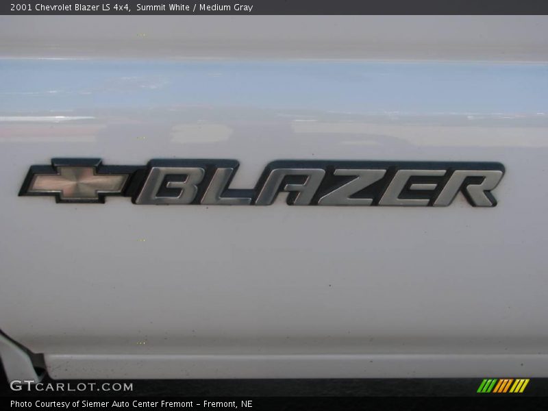 Summit White / Medium Gray 2001 Chevrolet Blazer LS 4x4