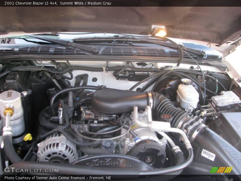 Summit White / Medium Gray 2001 Chevrolet Blazer LS 4x4