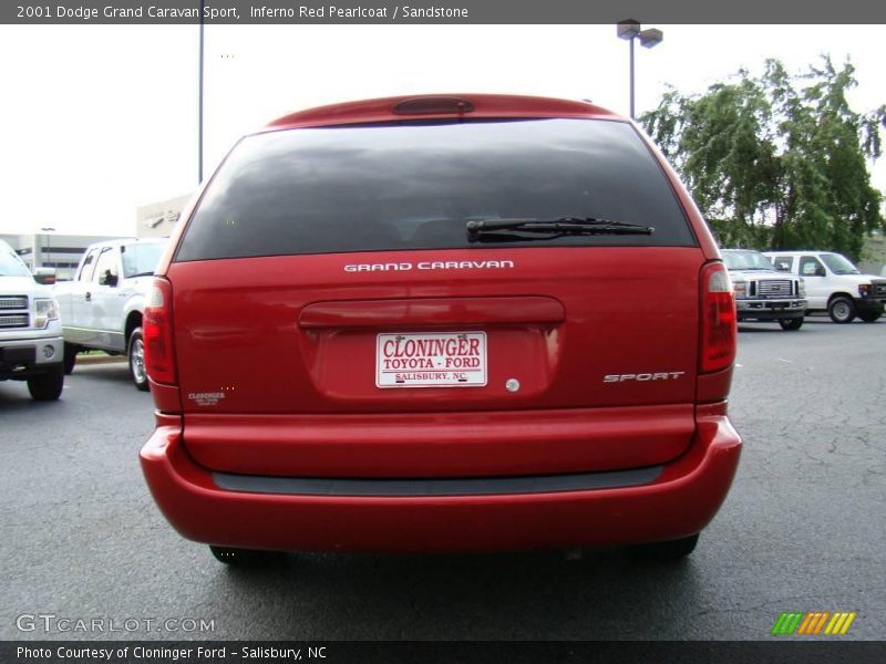 Inferno Red Pearlcoat / Sandstone 2001 Dodge Grand Caravan Sport