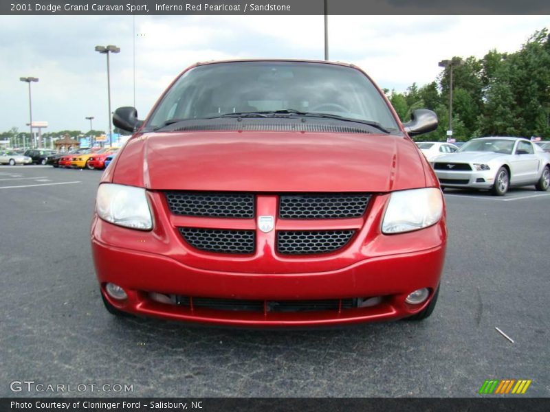 Inferno Red Pearlcoat / Sandstone 2001 Dodge Grand Caravan Sport
