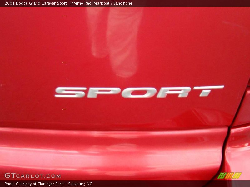 Inferno Red Pearlcoat / Sandstone 2001 Dodge Grand Caravan Sport