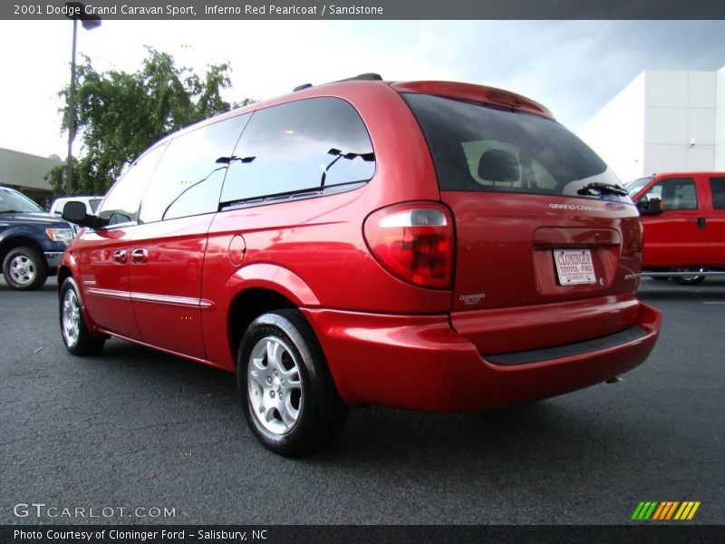 Inferno Red Pearlcoat / Sandstone 2001 Dodge Grand Caravan Sport