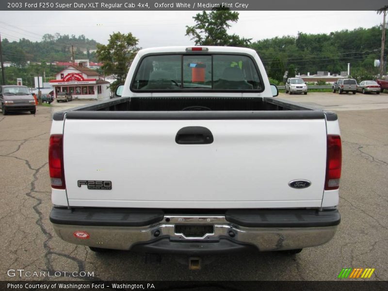 Oxford White / Medium Flint Grey 2003 Ford F250 Super Duty XLT Regular Cab 4x4