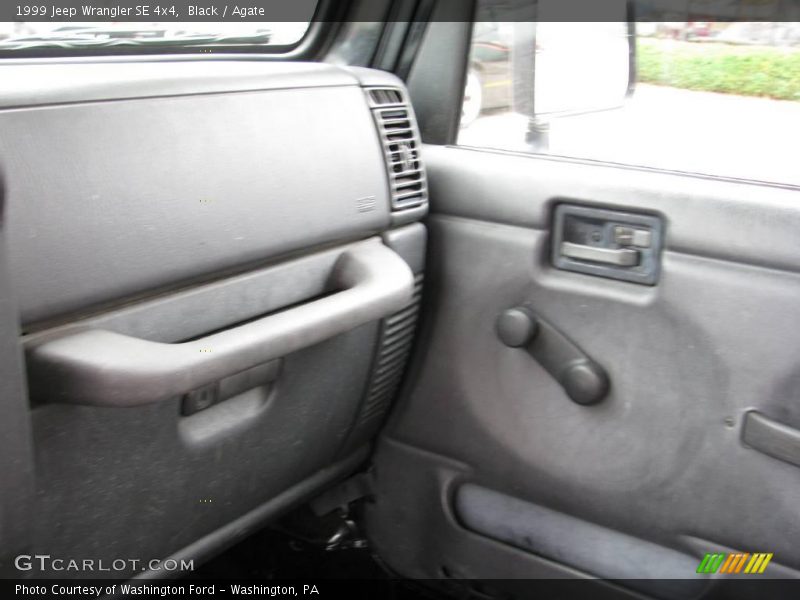 Black / Agate 1999 Jeep Wrangler SE 4x4