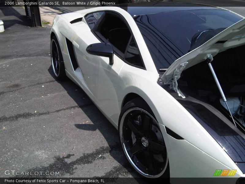 Balloon White / Grigio Phoenix 2006 Lamborghini Gallardo SE