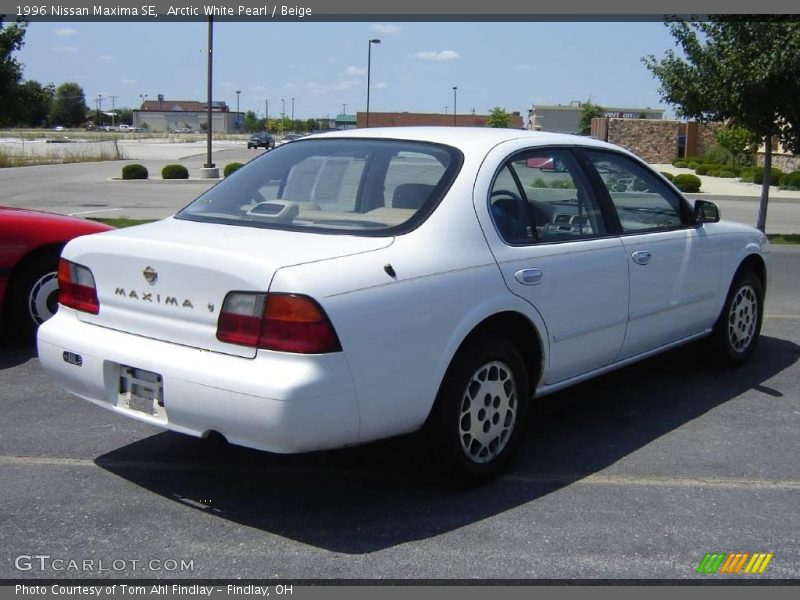 Arctic White Pearl / Beige 1996 Nissan Maxima SE