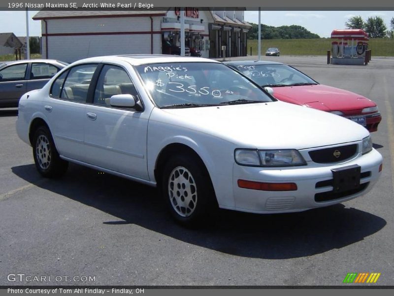 Arctic White Pearl / Beige 1996 Nissan Maxima SE