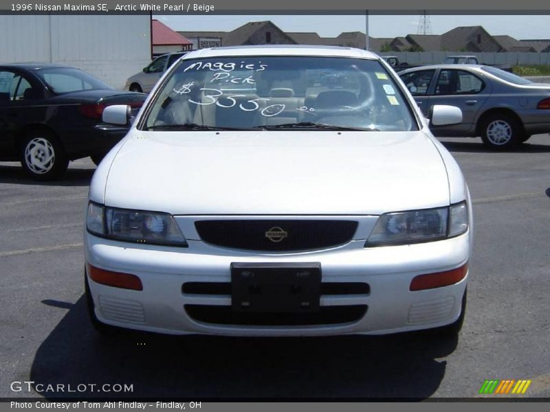 Arctic White Pearl / Beige 1996 Nissan Maxima SE