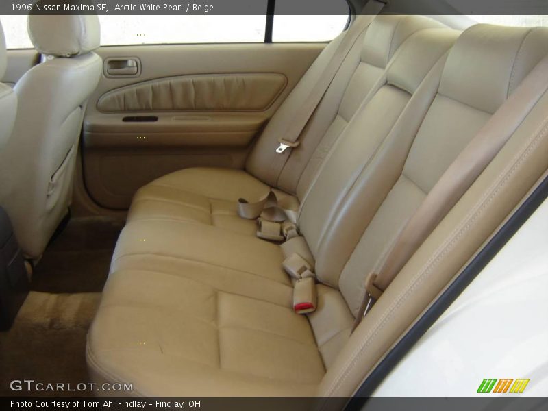 Arctic White Pearl / Beige 1996 Nissan Maxima SE