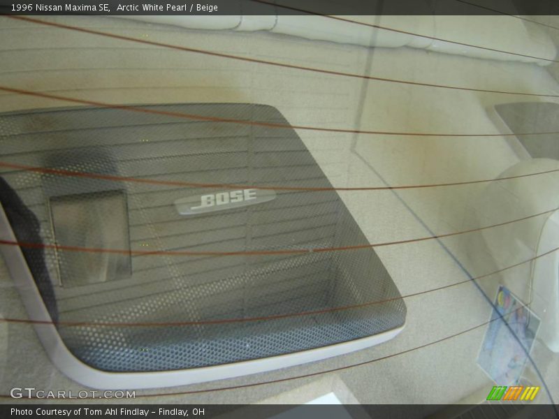 Arctic White Pearl / Beige 1996 Nissan Maxima SE