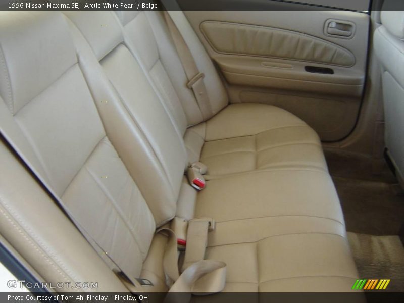 Arctic White Pearl / Beige 1996 Nissan Maxima SE
