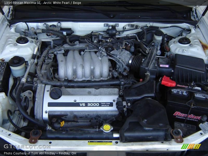 Arctic White Pearl / Beige 1996 Nissan Maxima SE
