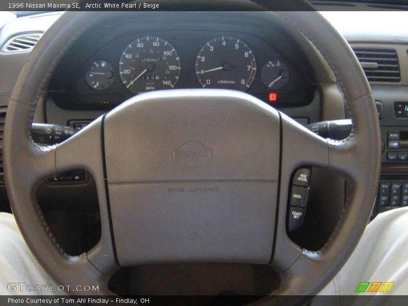 Arctic White Pearl / Beige 1996 Nissan Maxima SE
