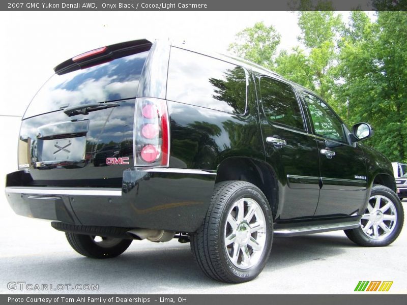 Onyx Black / Cocoa/Light Cashmere 2007 GMC Yukon Denali AWD