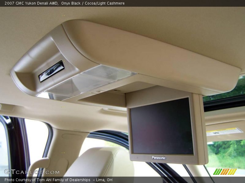 Onyx Black / Cocoa/Light Cashmere 2007 GMC Yukon Denali AWD