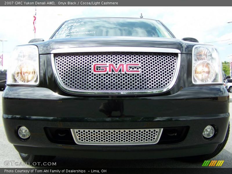 Onyx Black / Cocoa/Light Cashmere 2007 GMC Yukon Denali AWD