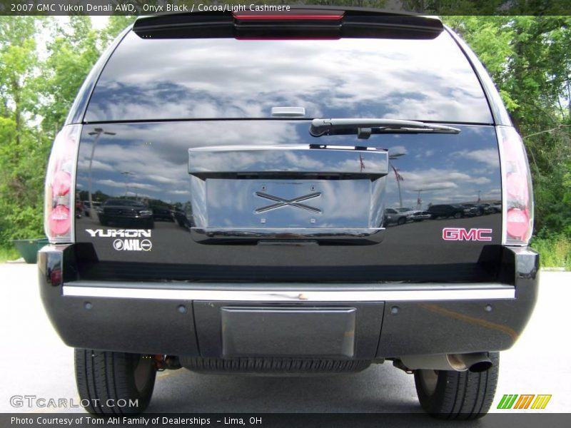 Onyx Black / Cocoa/Light Cashmere 2007 GMC Yukon Denali AWD