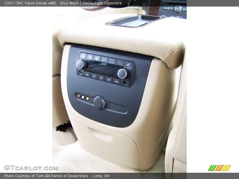 Onyx Black / Cocoa/Light Cashmere 2007 GMC Yukon Denali AWD
