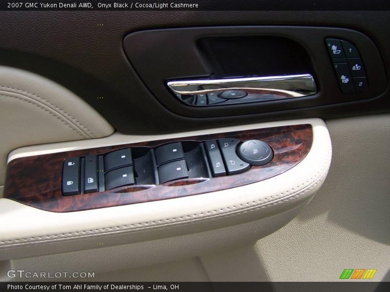 Onyx Black / Cocoa/Light Cashmere 2007 GMC Yukon Denali AWD