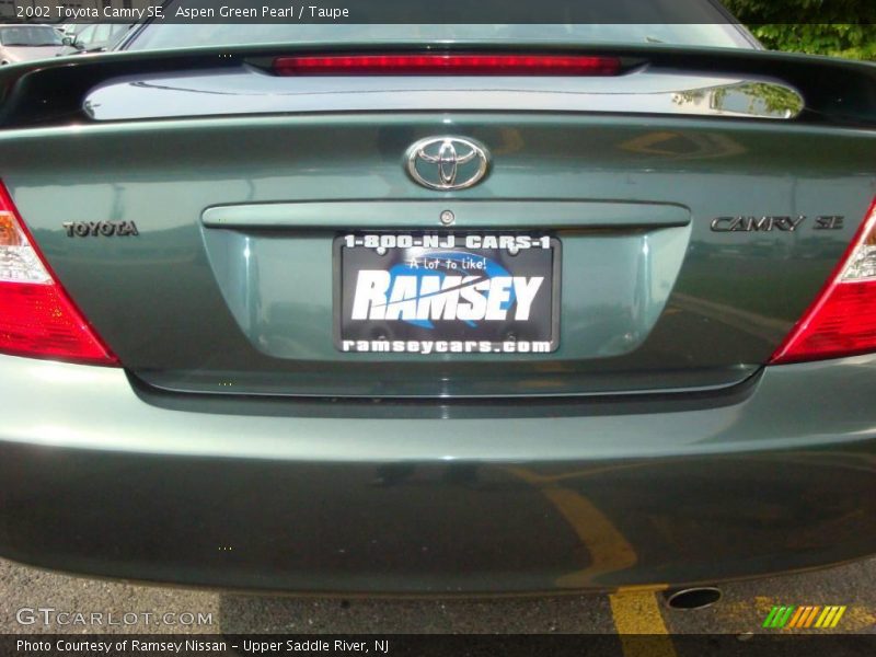 Aspen Green Pearl / Taupe 2002 Toyota Camry SE