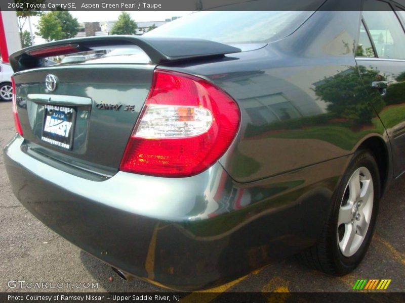 Aspen Green Pearl / Taupe 2002 Toyota Camry SE