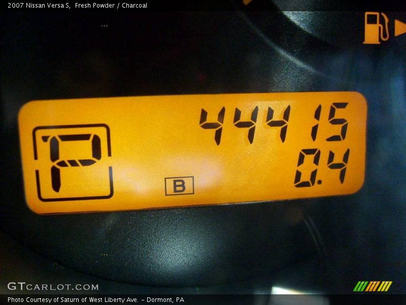 Fresh Powder / Charcoal 2007 Nissan Versa S