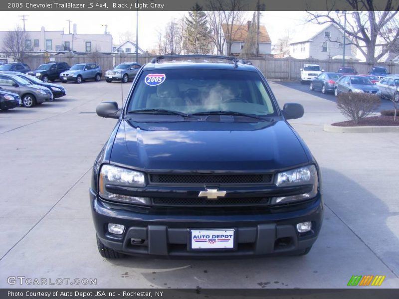 Black / Light Gray 2005 Chevrolet TrailBlazer LS 4x4