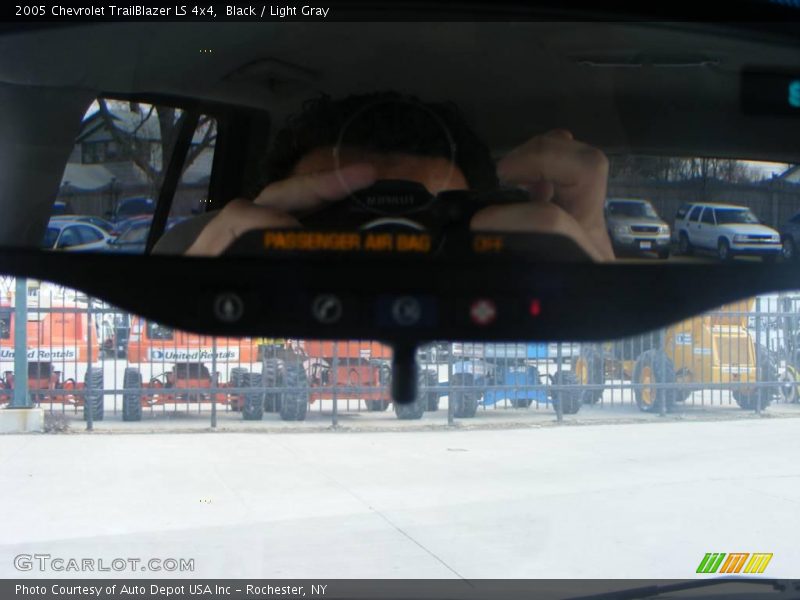 Black / Light Gray 2005 Chevrolet TrailBlazer LS 4x4