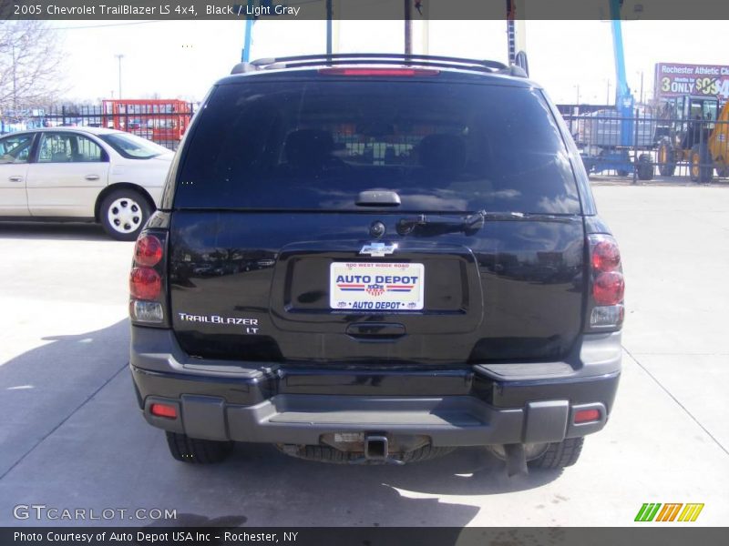 Black / Light Gray 2005 Chevrolet TrailBlazer LS 4x4