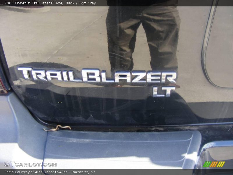 Black / Light Gray 2005 Chevrolet TrailBlazer LS 4x4