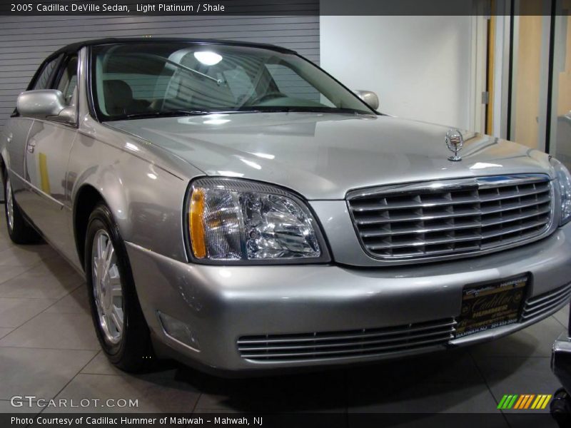 Light Platinum / Shale 2005 Cadillac DeVille Sedan