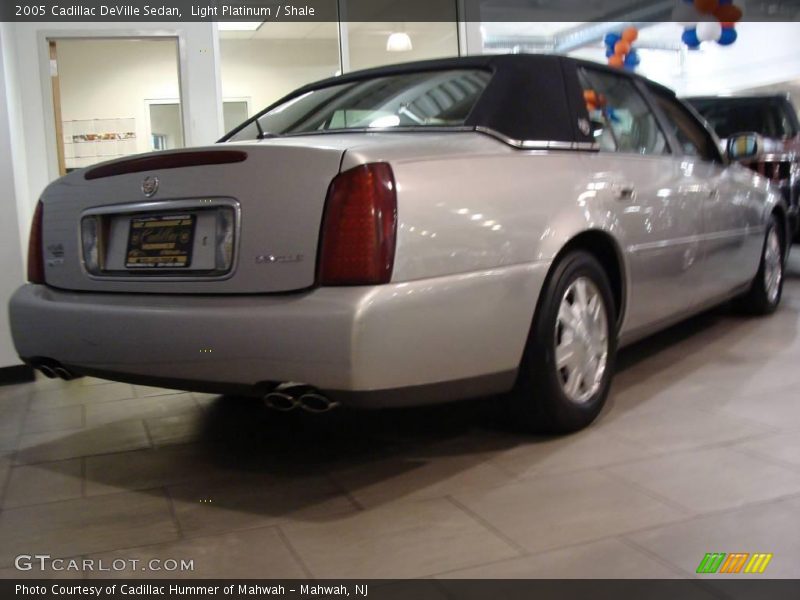 Light Platinum / Shale 2005 Cadillac DeVille Sedan