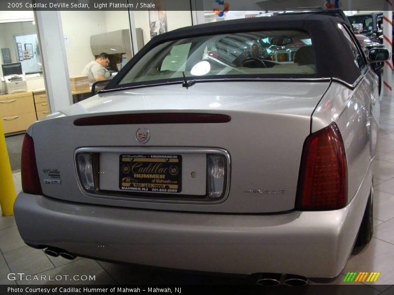 Light Platinum / Shale 2005 Cadillac DeVille Sedan