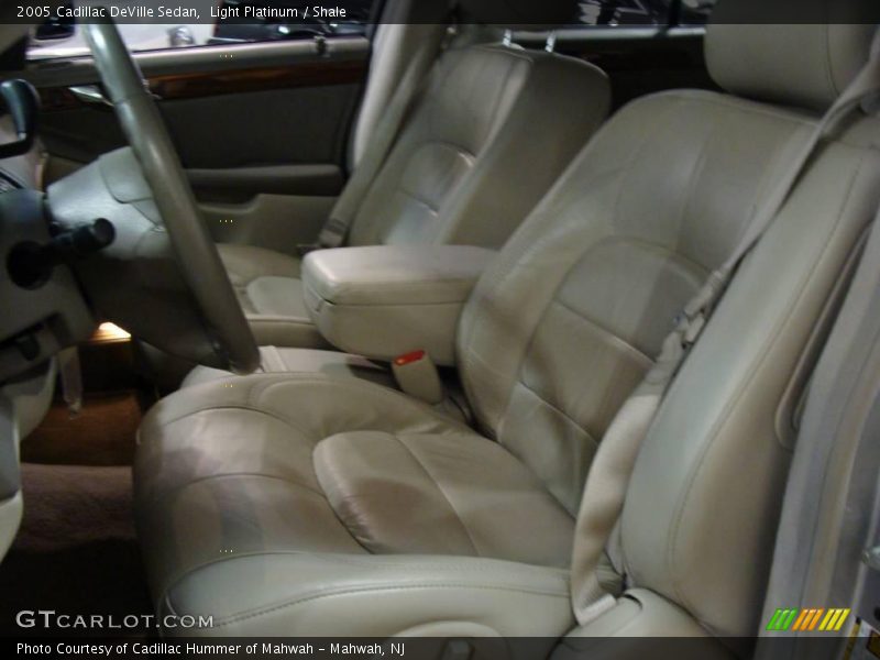 Light Platinum / Shale 2005 Cadillac DeVille Sedan